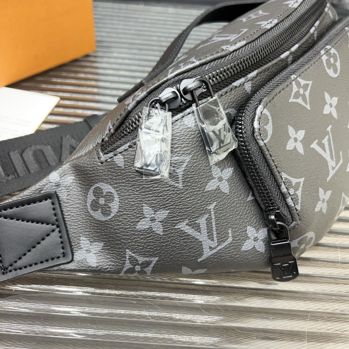 VV Bumbag Crossbody chest bag 1825052311