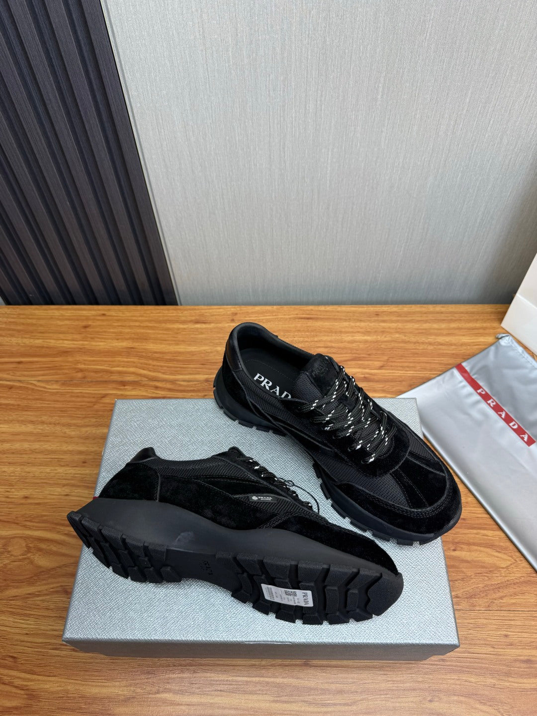 PR sneakers 1826051901