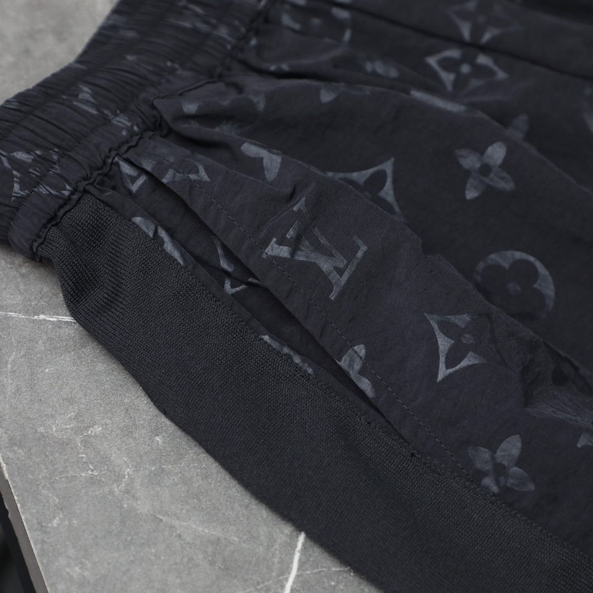 VV Jacquard Logo Casual T-shirt, Elastic Shorts 1825061816