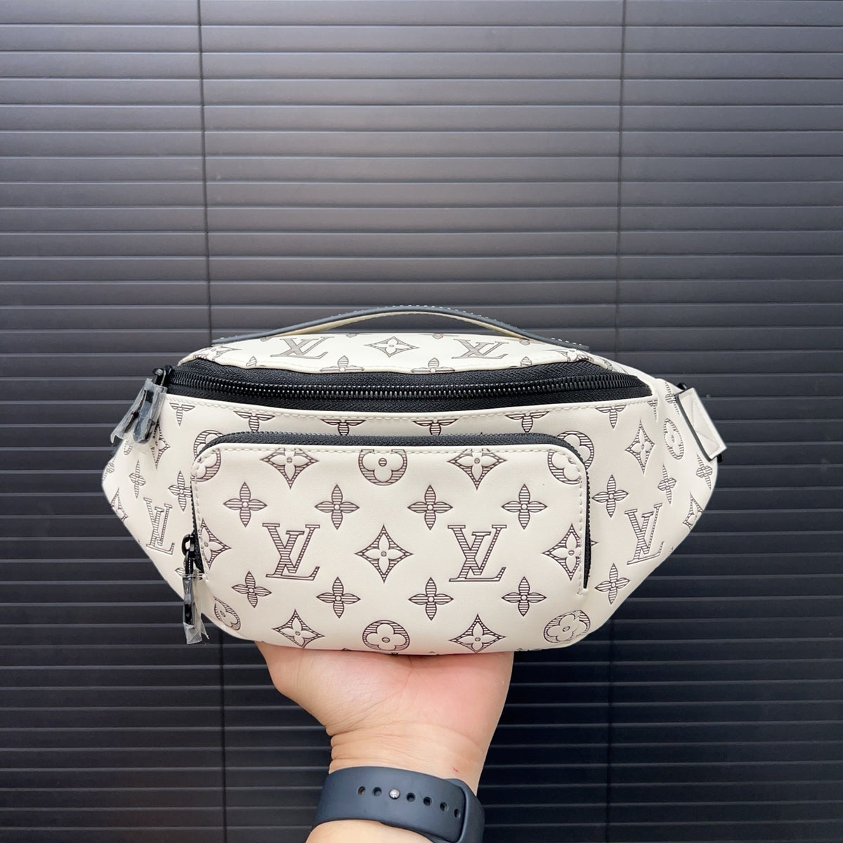 VV Bumbag Crossbody chest bag 1825052311