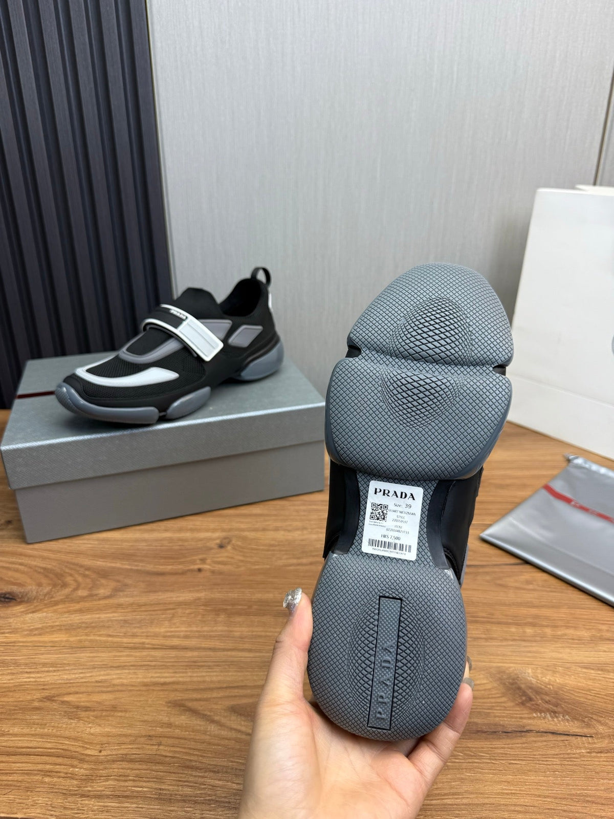 PR sneakers 1826051402