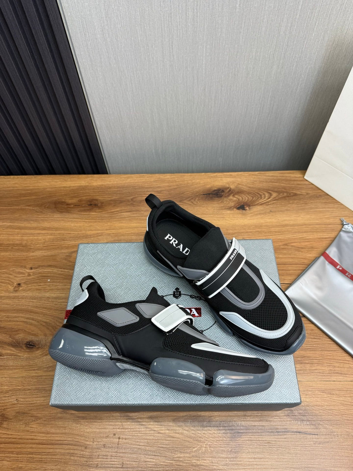 PR sneakers 1826051402