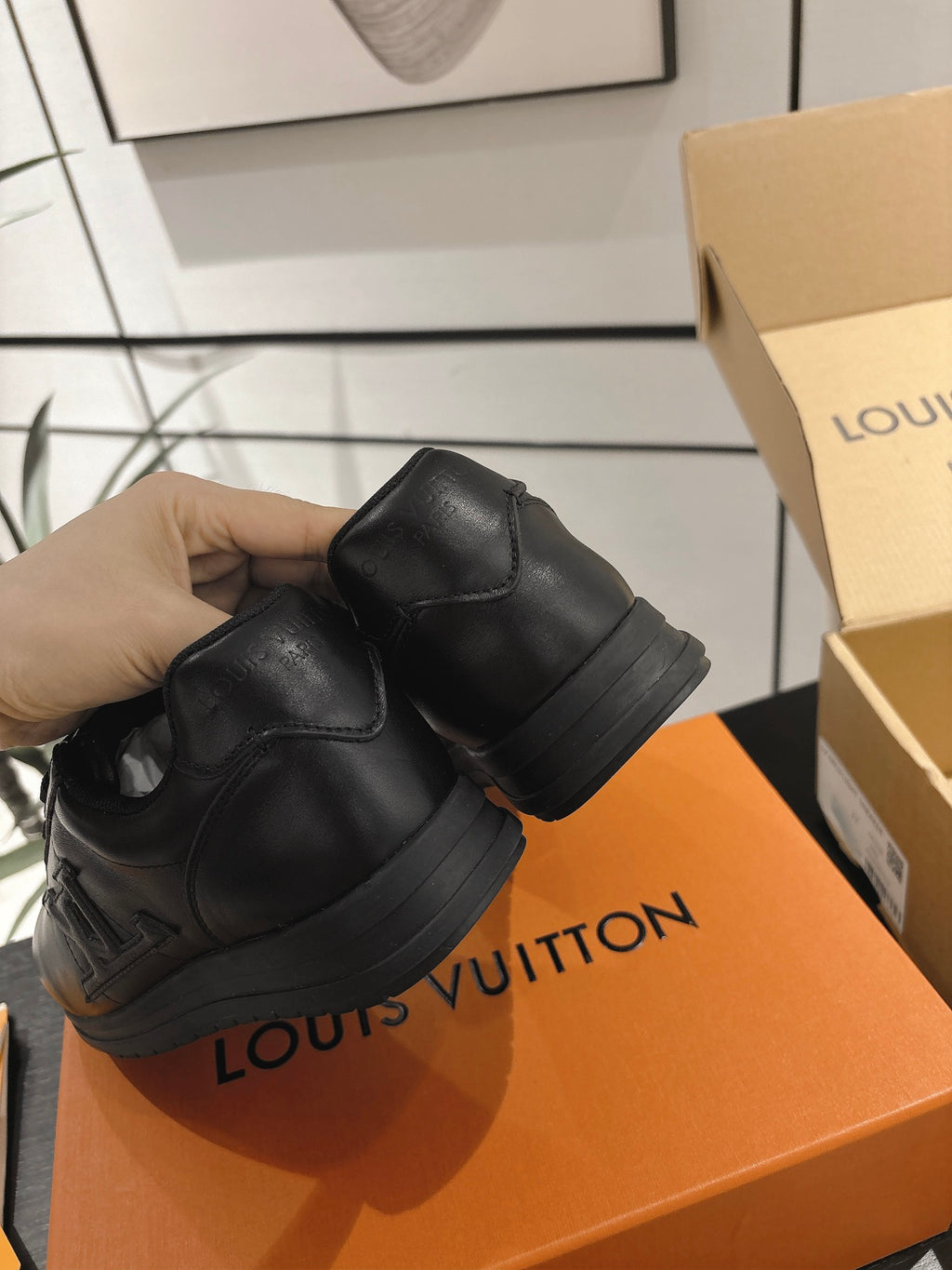 VV Sneaker 1825060605