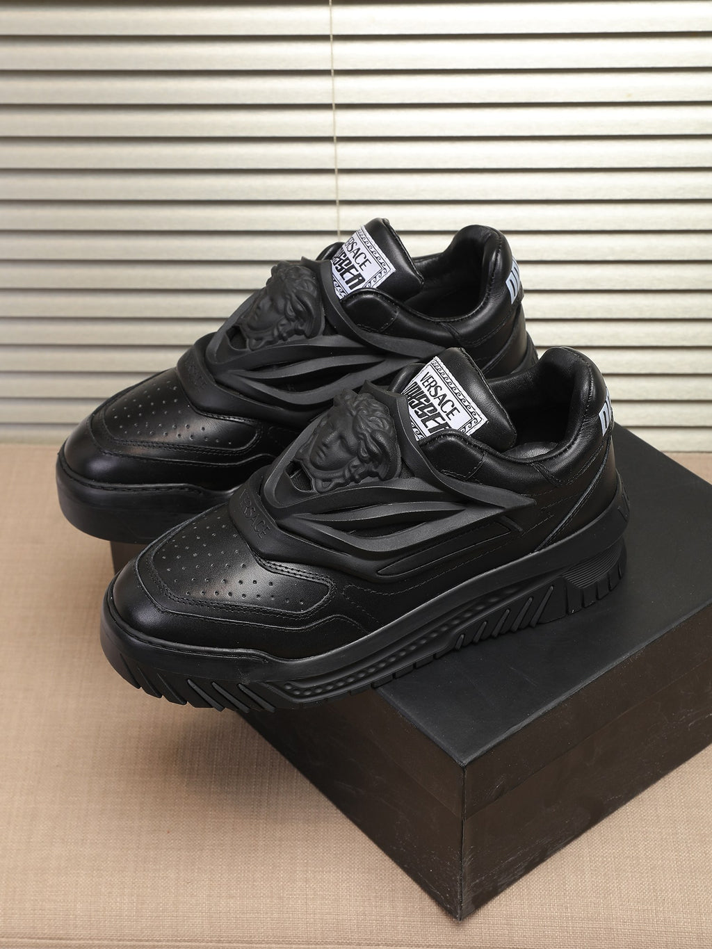 VS Sneakers 1825061911