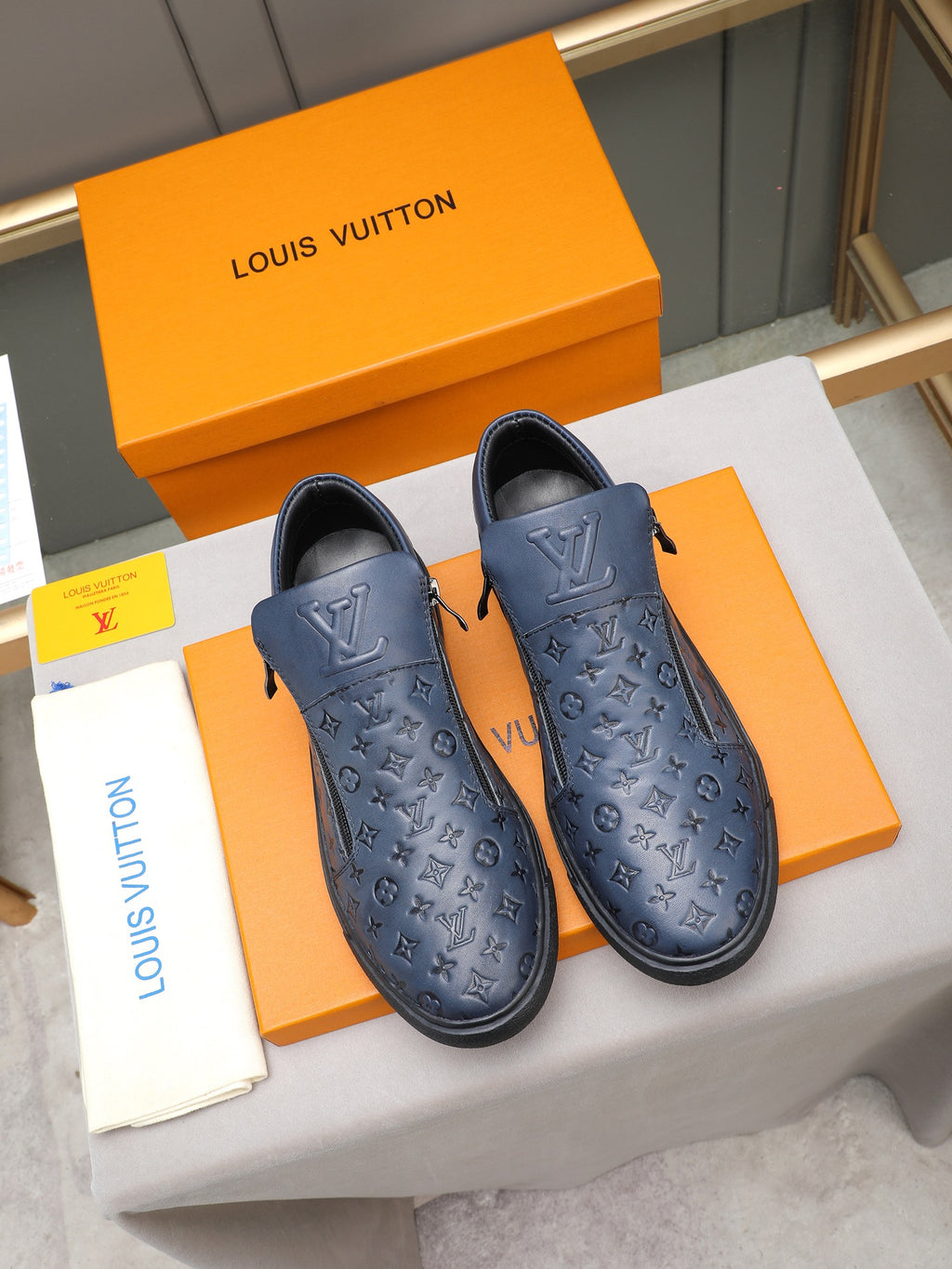 VV Zippered casual sneakers 1825122511