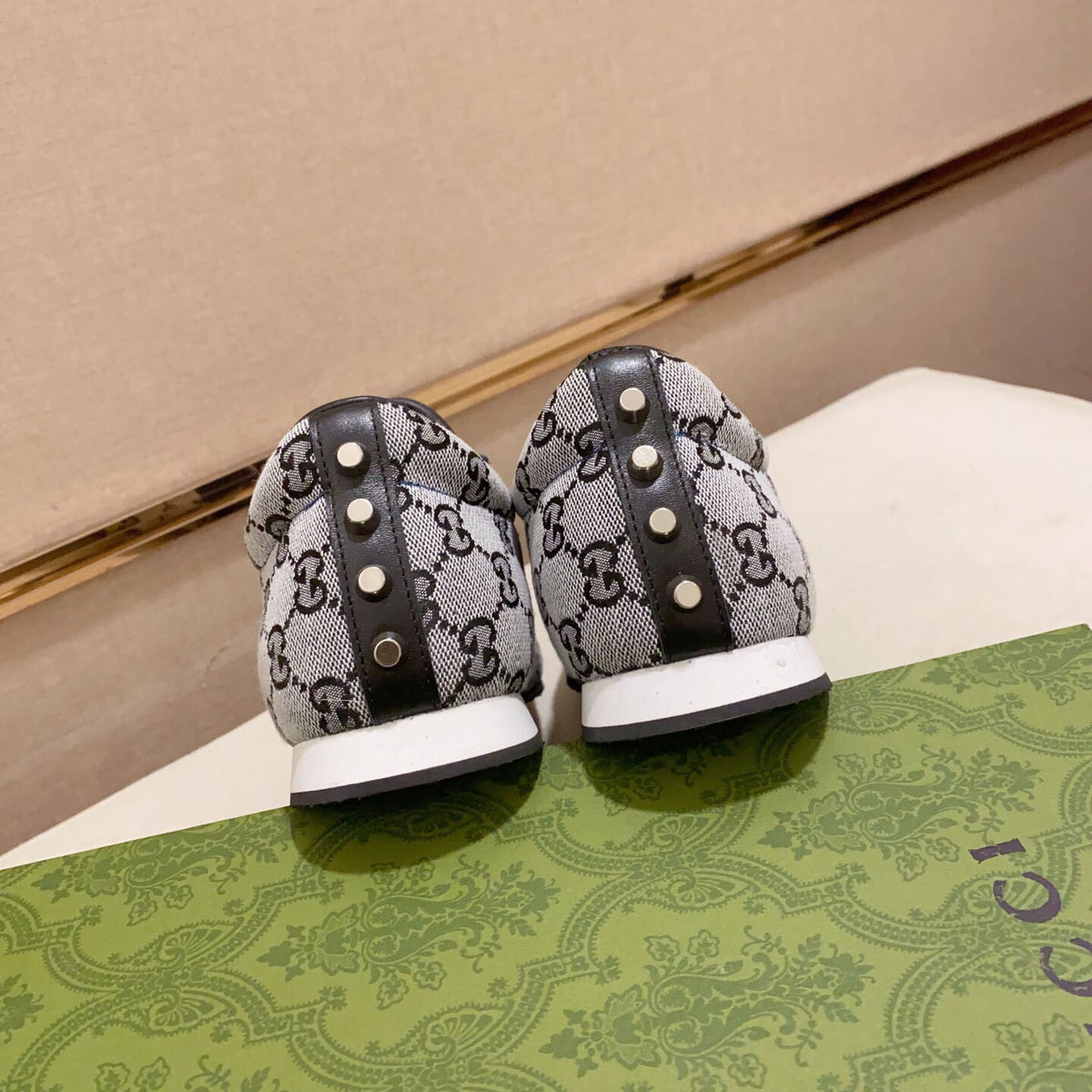 Classic letter presbyopia fashion casual sneakers 1824080302