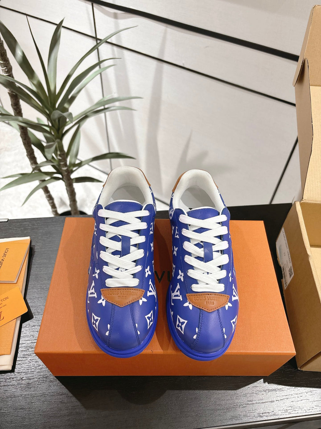 VV Sneaker 1825060605