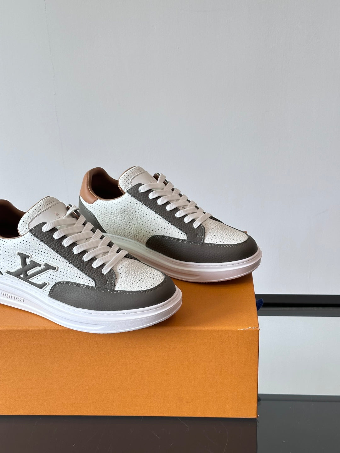 VV  Beverly Hills Breathable Sneaker 1825052107