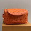 Classic chic and versatile wash bag 1024122301