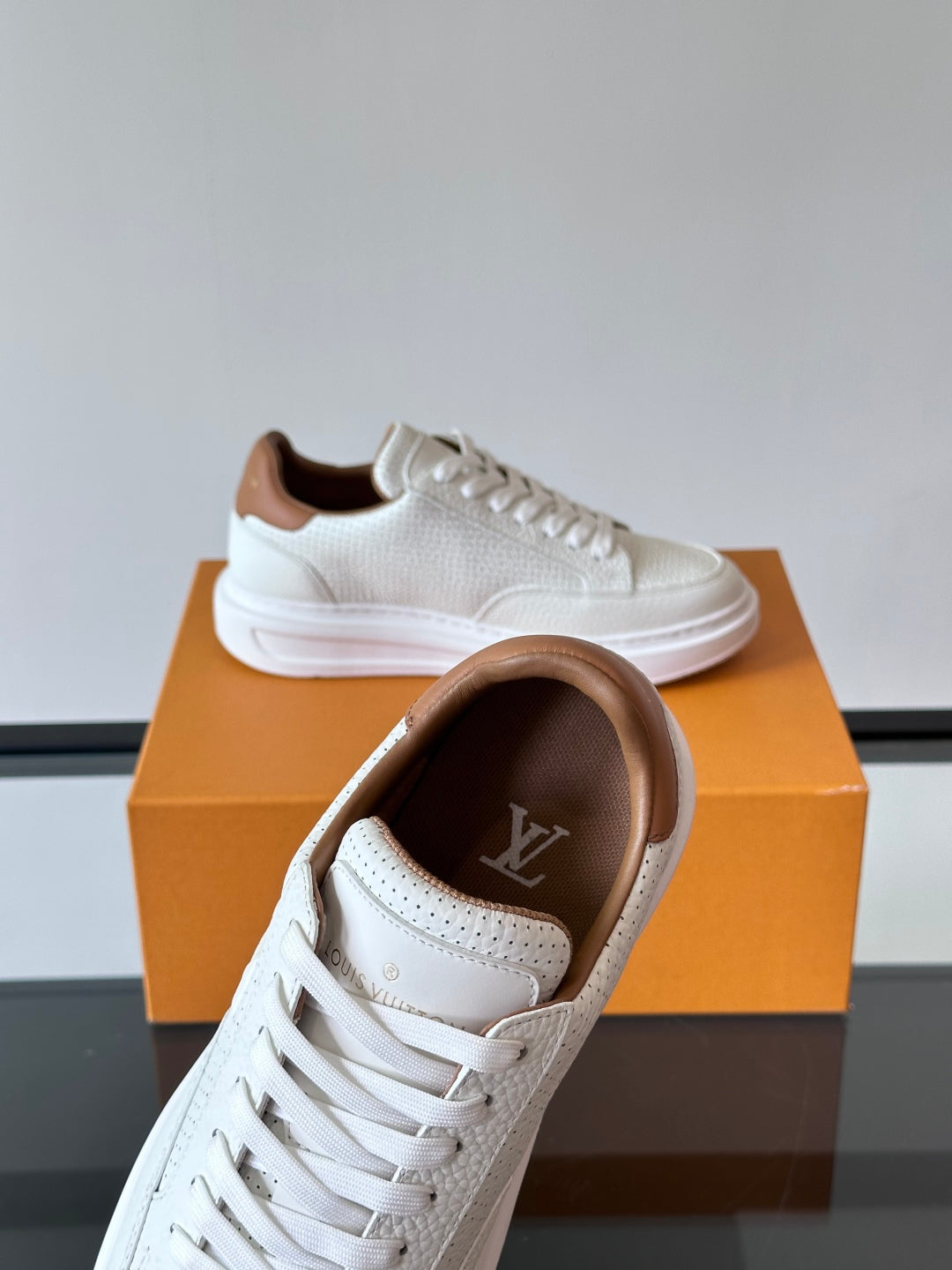 VV  Beverly Hills Breathable Sneaker 1825052107