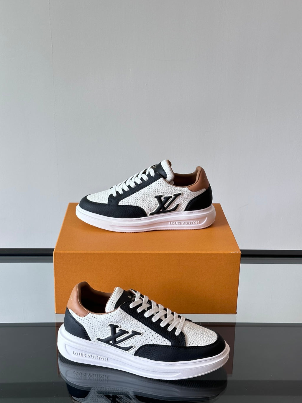 VV  Beverly Hills Breathable Sneaker 1825052107