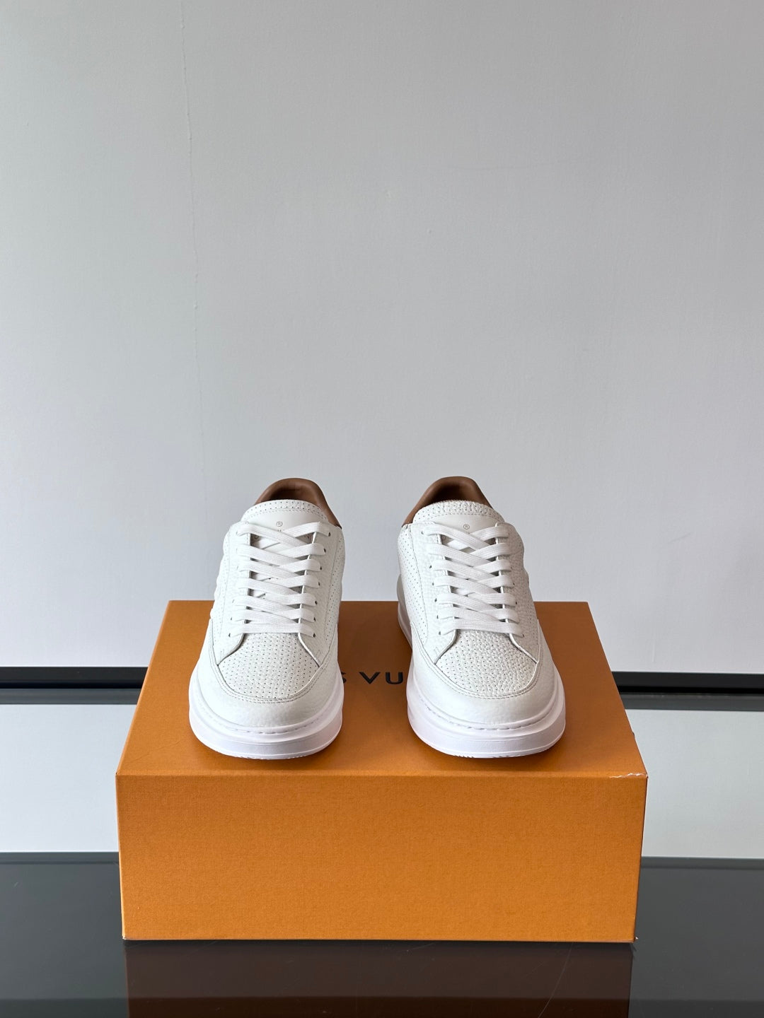 VV  Beverly Hills Breathable Sneaker 1825052107