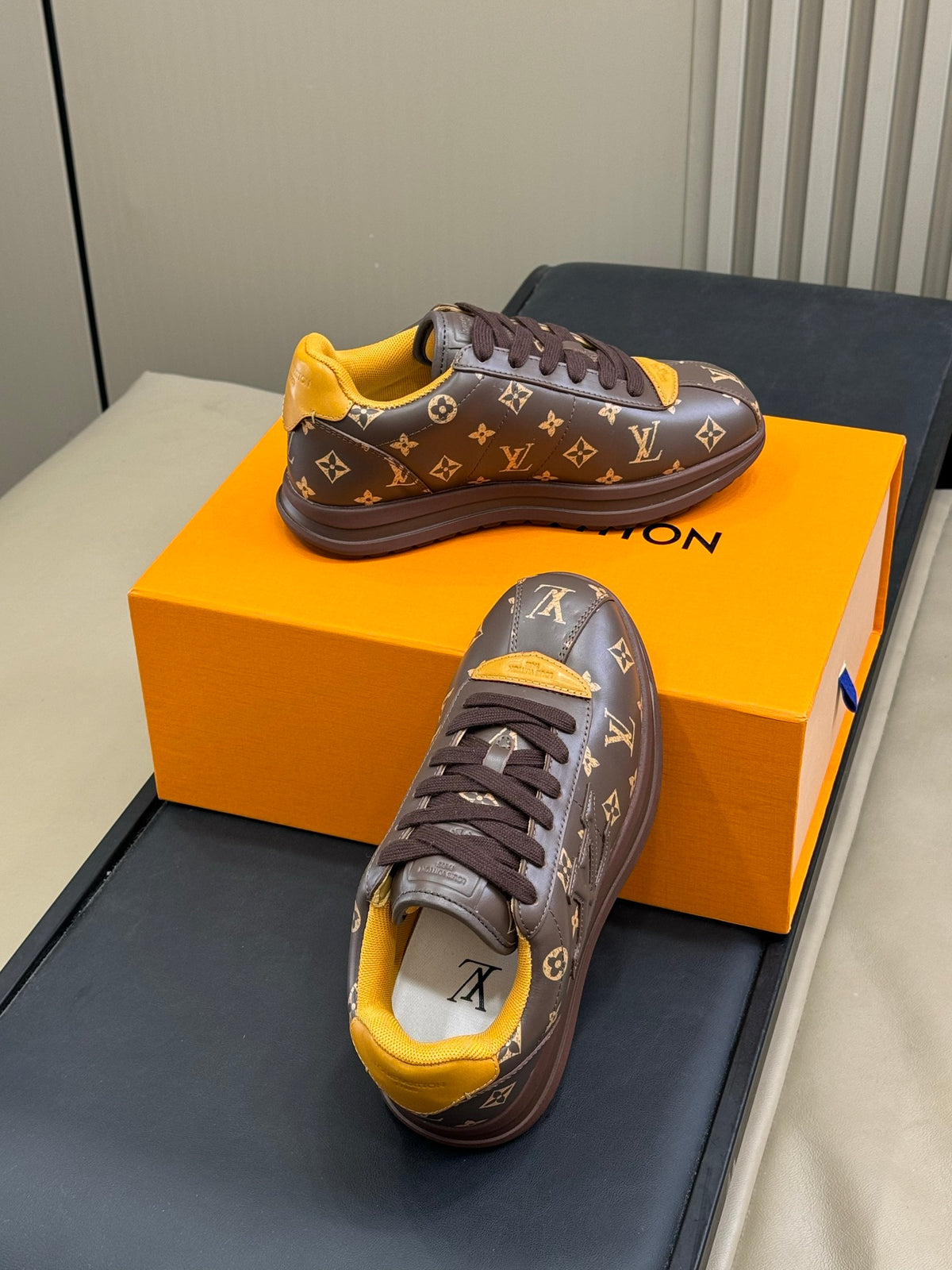 VV Sneaker 1825060605