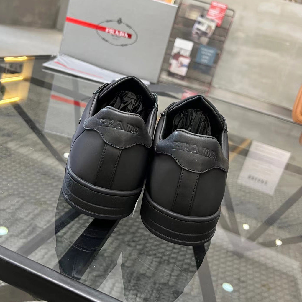 PR triangle logo sneakers 1824091312
