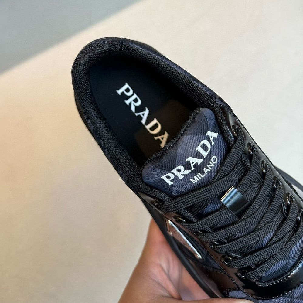 PR triangle logo sneakers 1824091311