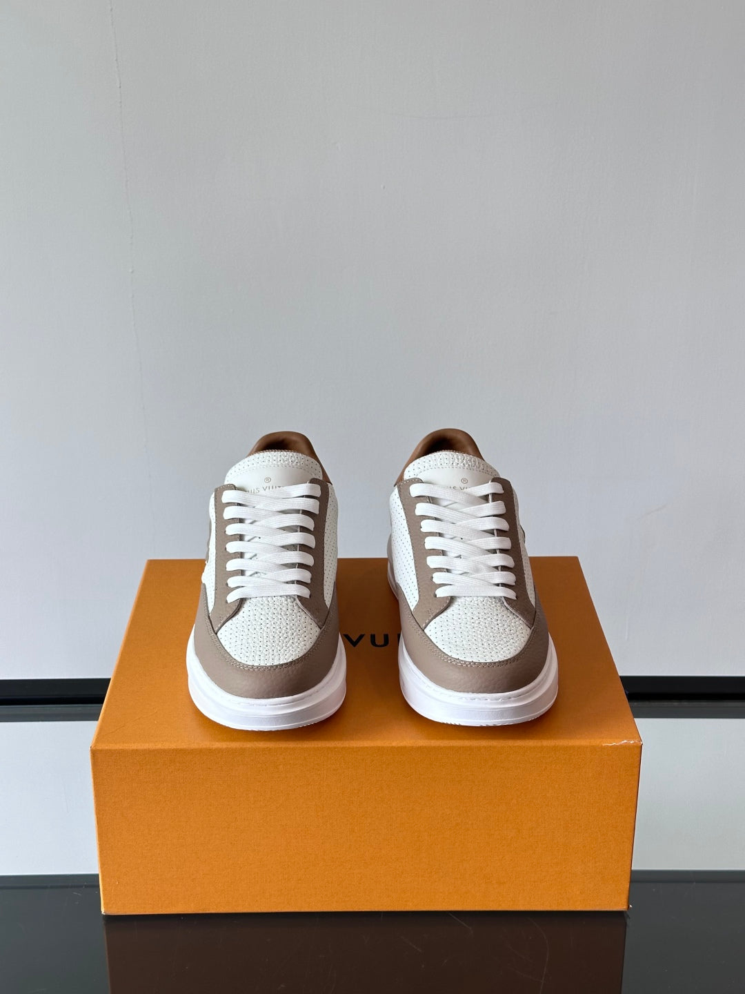 VV  Beverly Hills Breathable Sneaker 1825052107