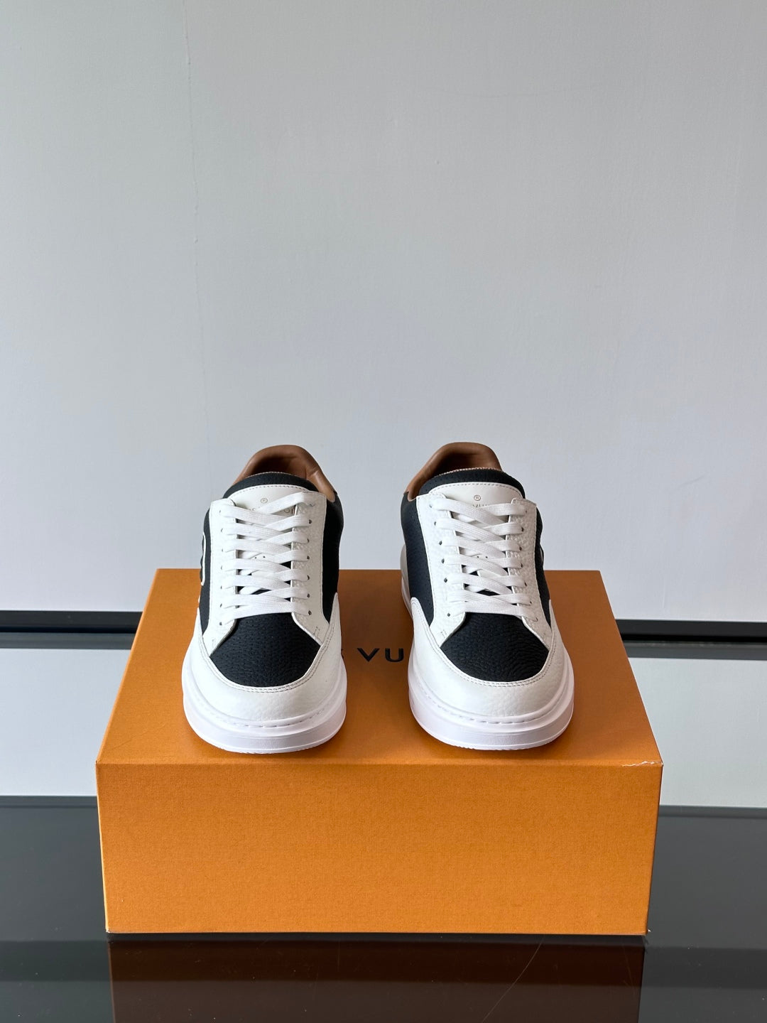 VV  Beverly Hills Breathable Sneaker 1825052107