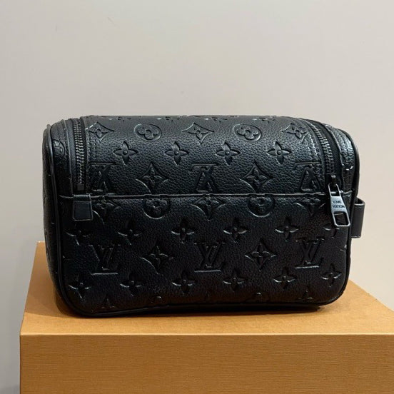 Classic chic and versatile wash bag 1024122301