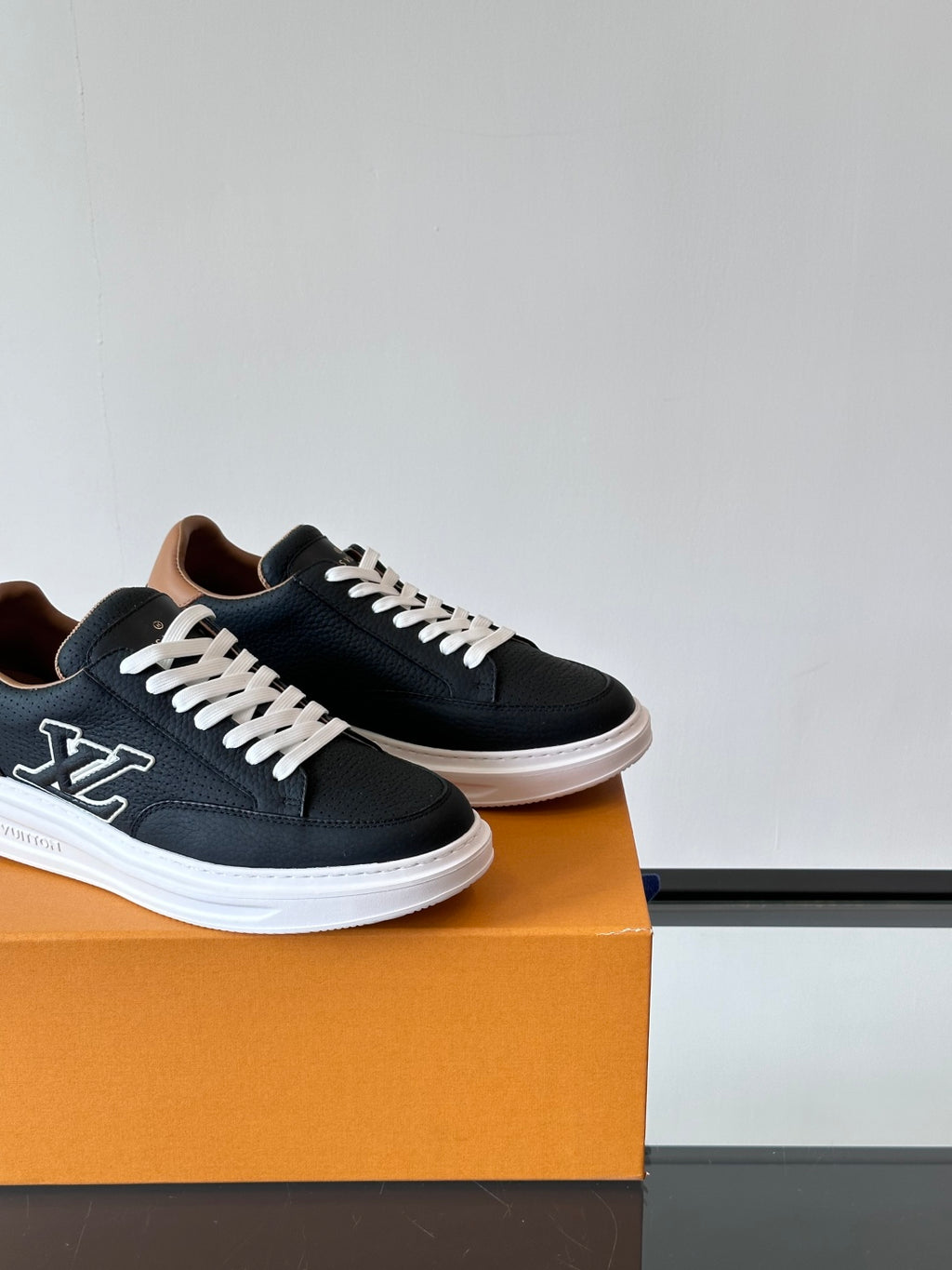VV  Beverly Hills Breathable Sneaker 1825052107