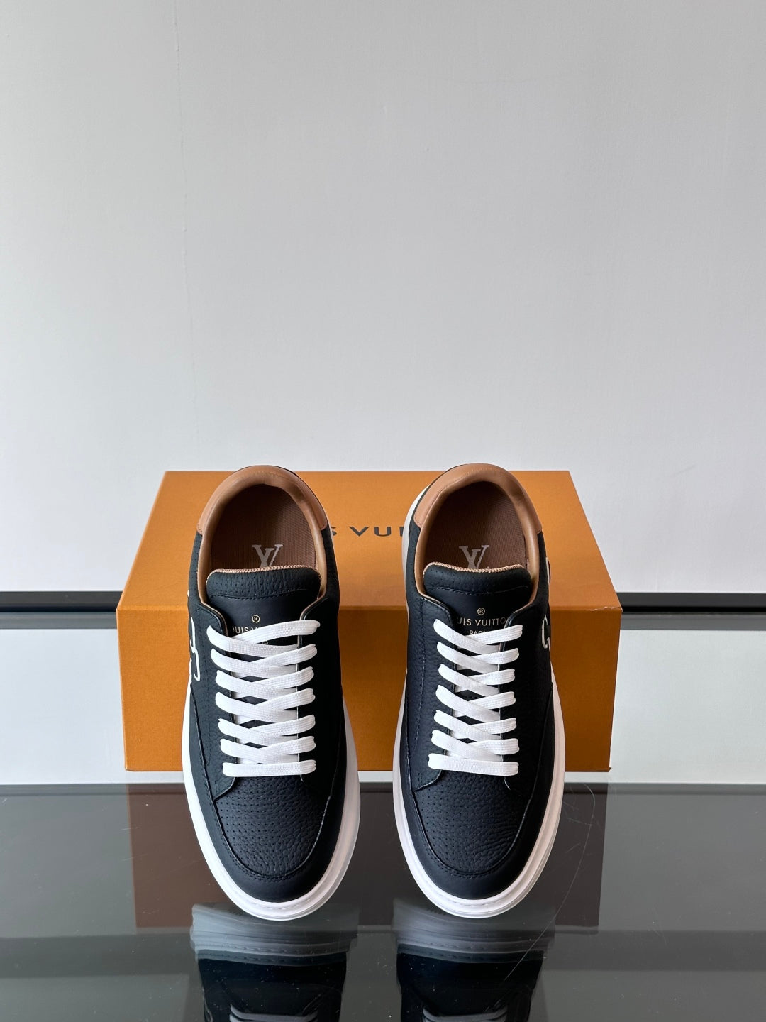 VV  Beverly Hills Breathable Sneaker 1825052107
