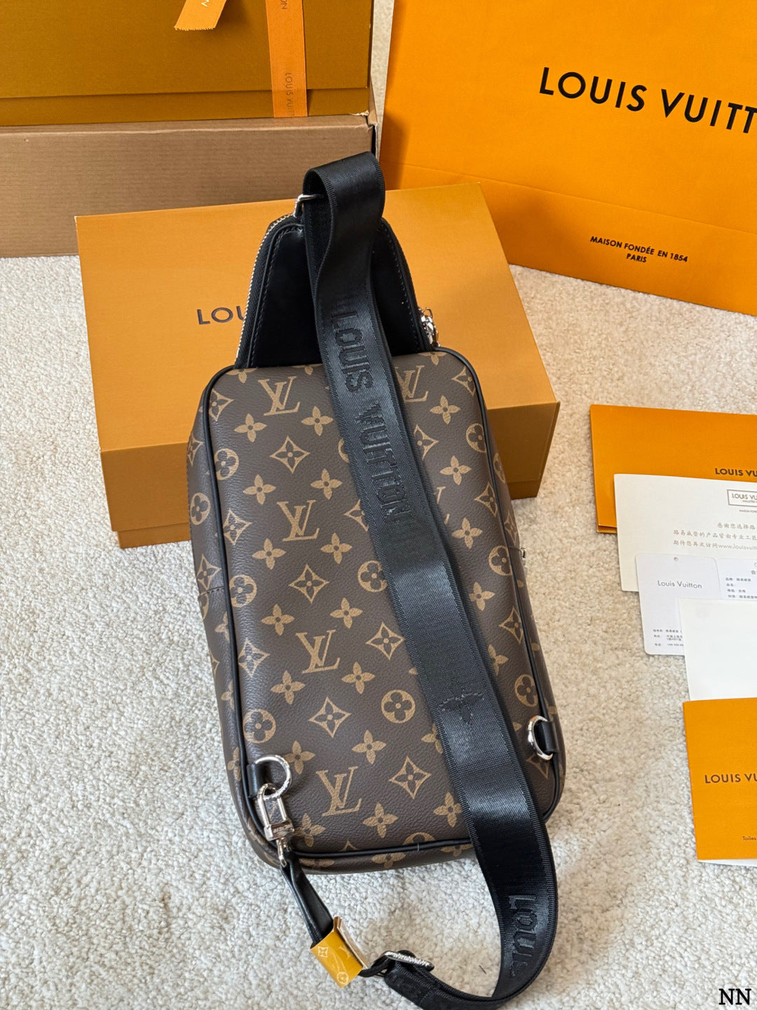 VV chest bag 1825111306