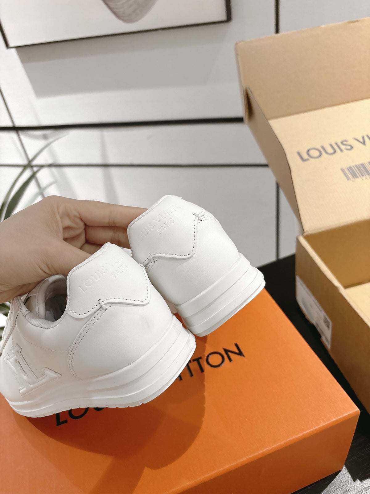 VV Sneaker 1825060605