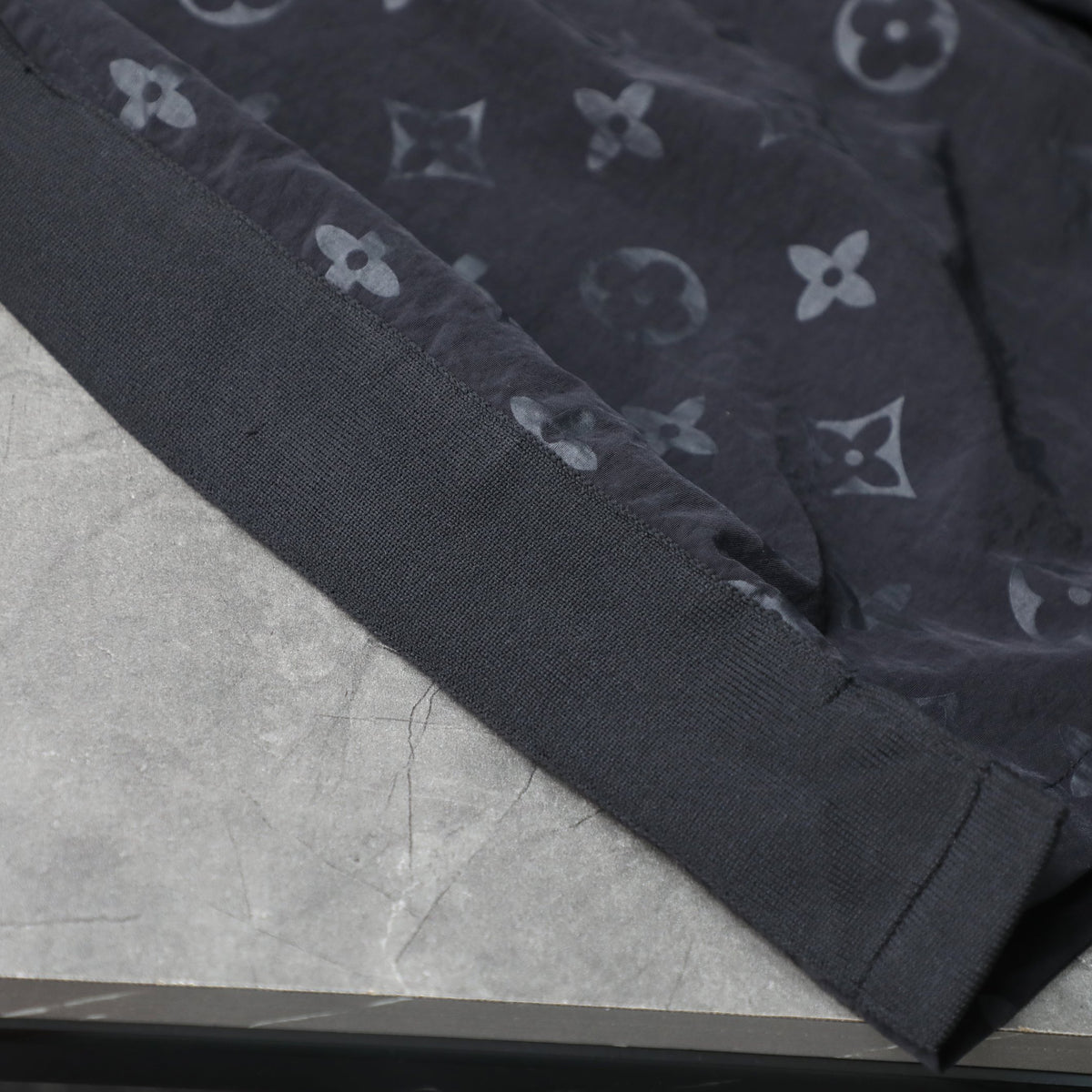 VV Jacquard Logo Casual T-shirt, Elastic Shorts 1825061816