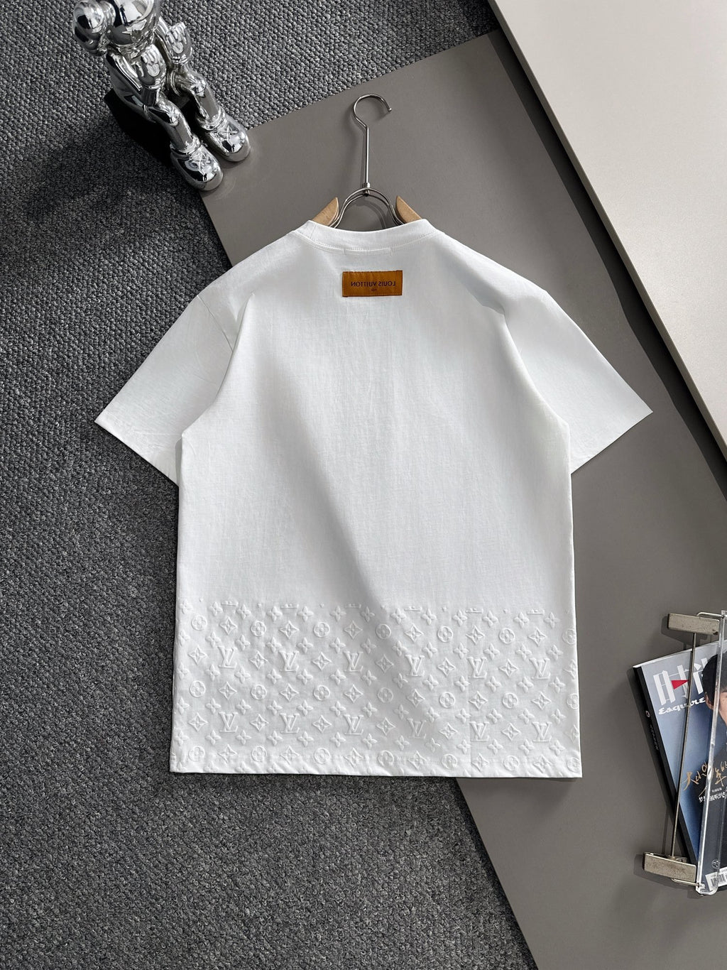 VV T-shirt with lettering on the hem 1825042503