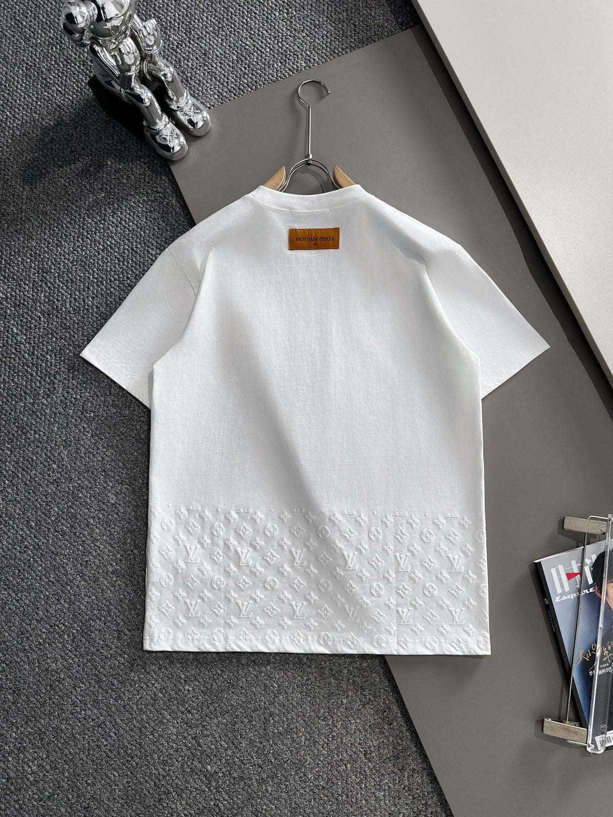 VV T-shirt with lettering on the hem 1825042503