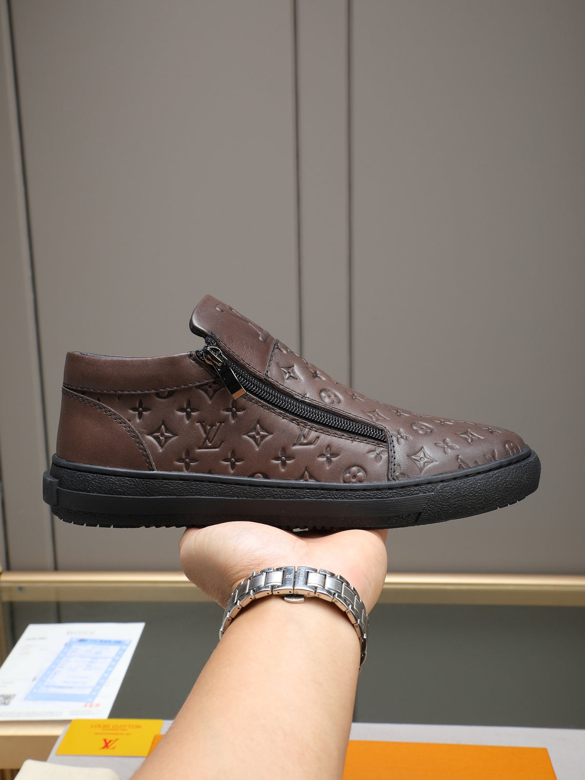 VV Zippered casual sneakers 1825122511