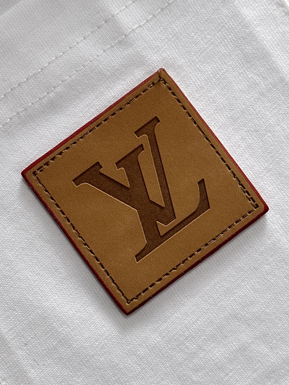 VV T-shirt with lettering on the hem 1825042503