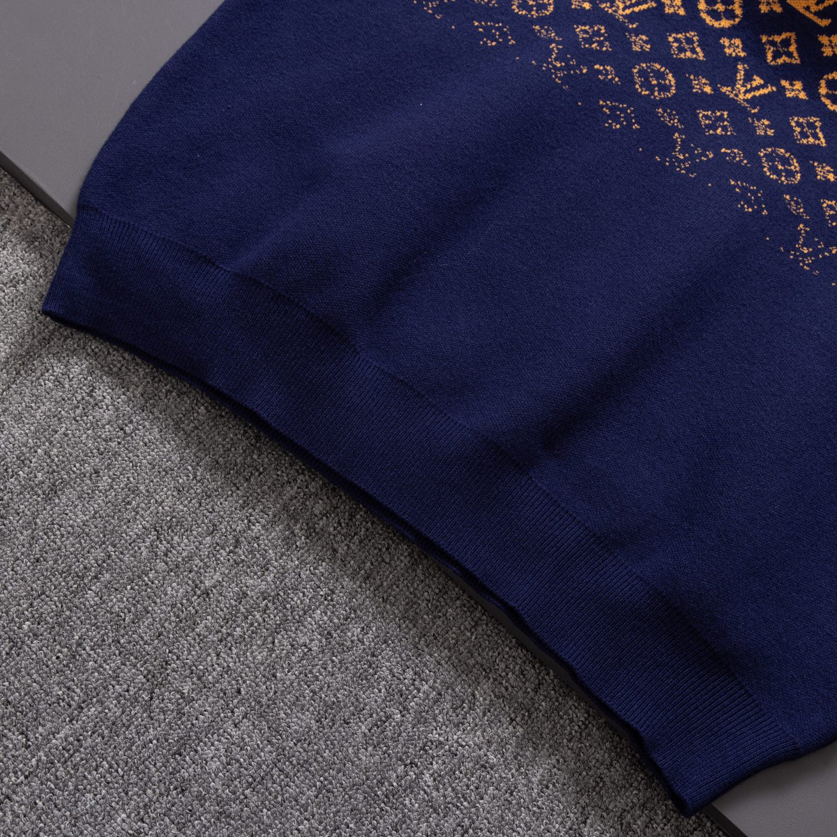 VV Gradient sweater 1824102102