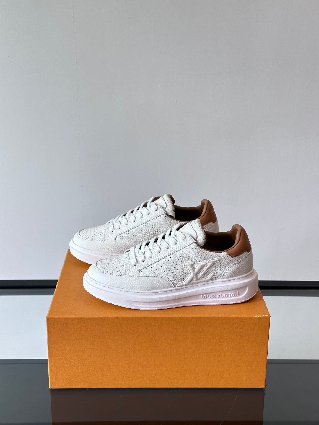 VV  Beverly Hills Breathable Sneaker 1825052107