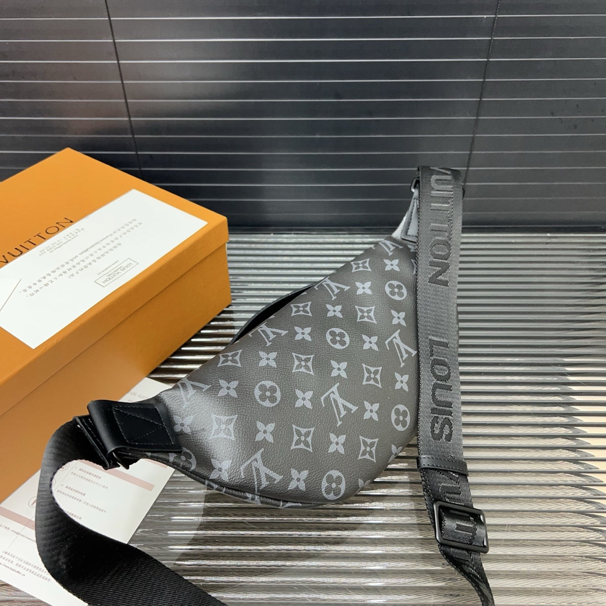 VV Bumbag Crossbody chest bag 1825052311