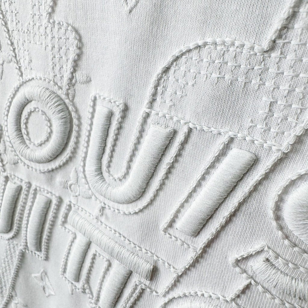VV Embroidery letters T-shirt 1825060602