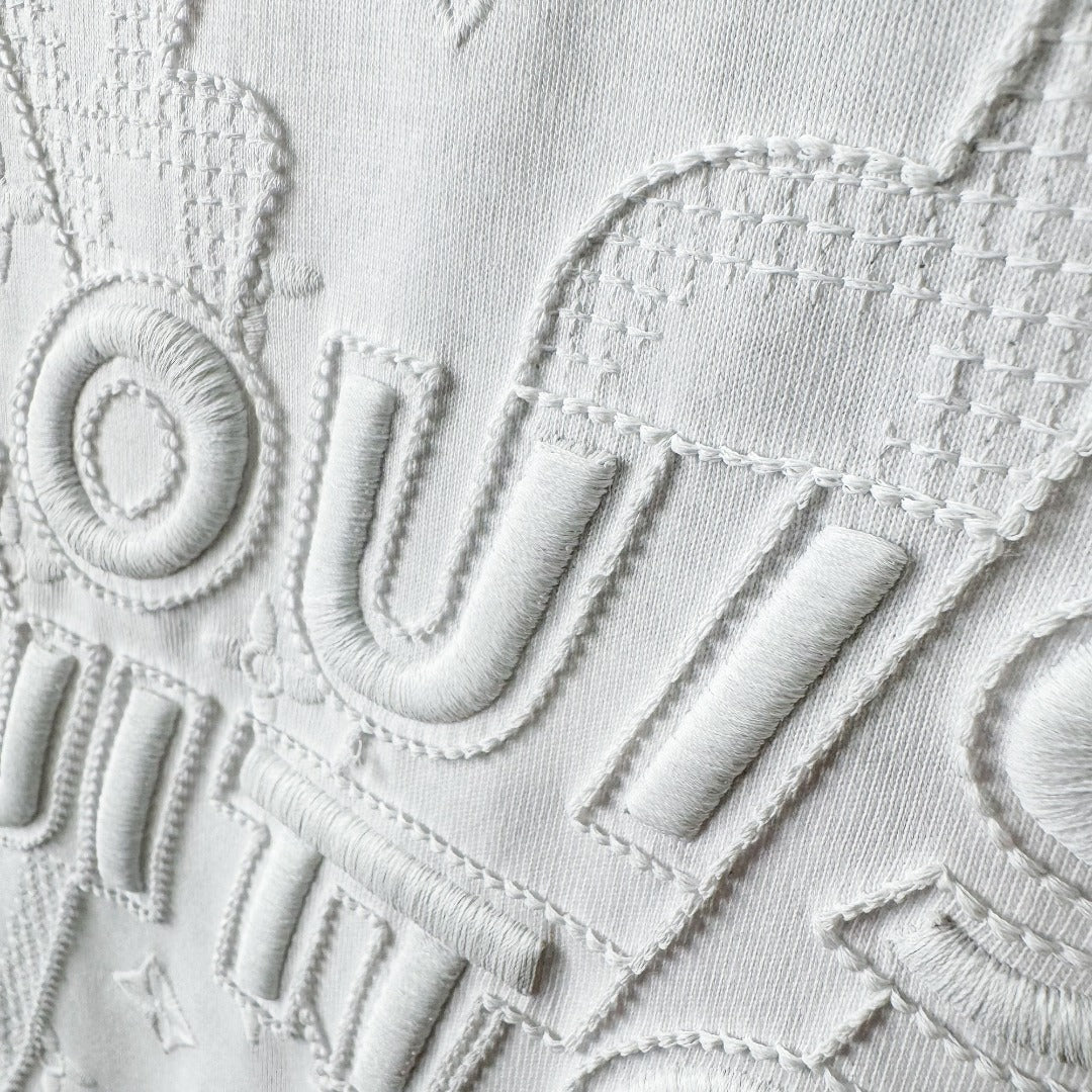 VV Embroidery letters T-shirt 1825060602