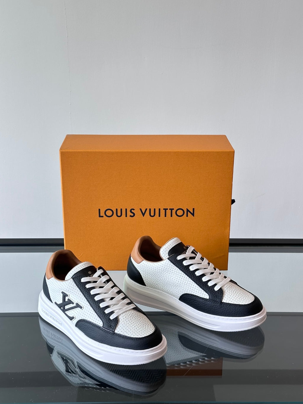 VV  Beverly Hills Breathable Sneaker 1825052107