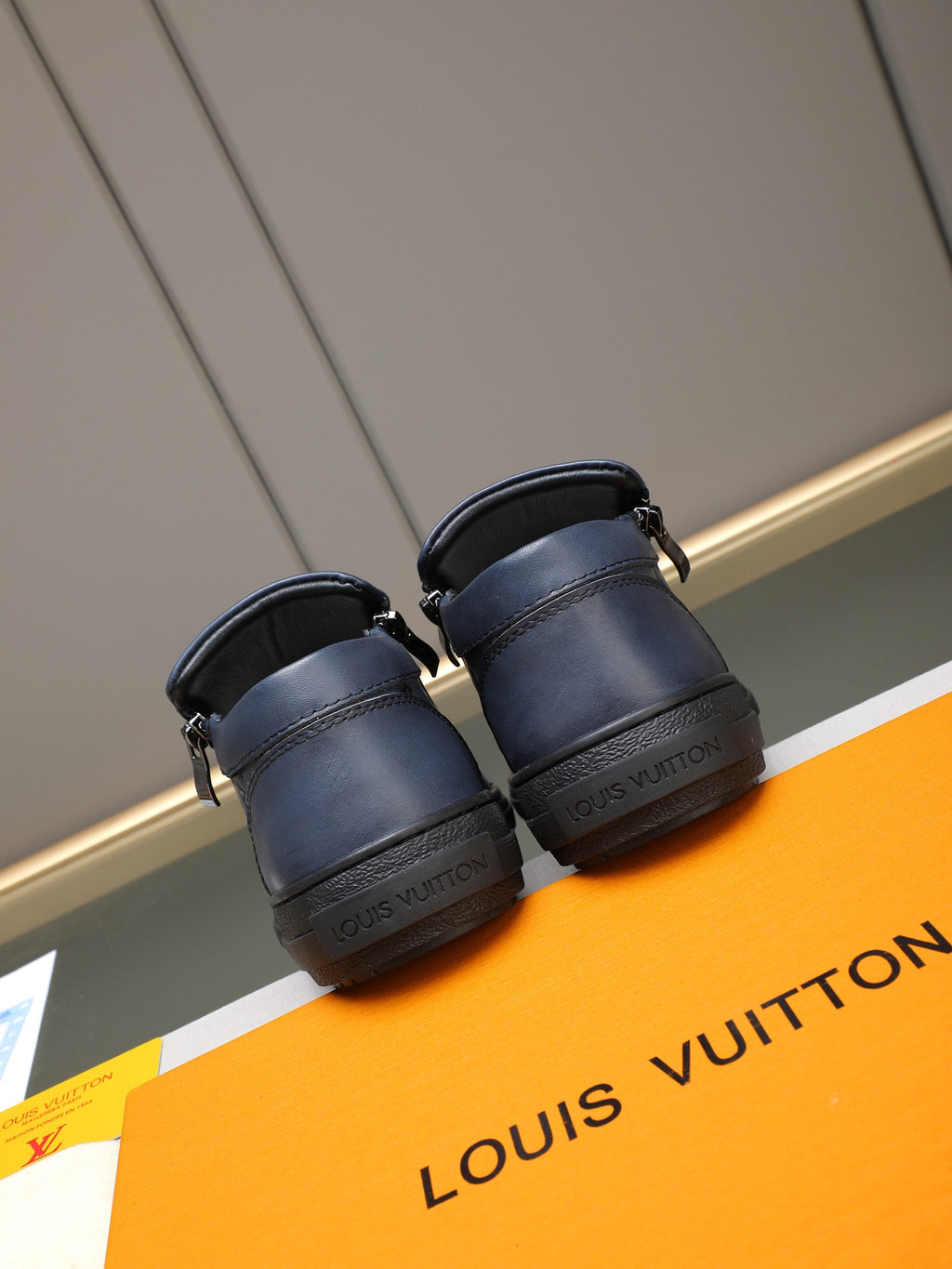 VV Zippered casual sneakers 1825122511