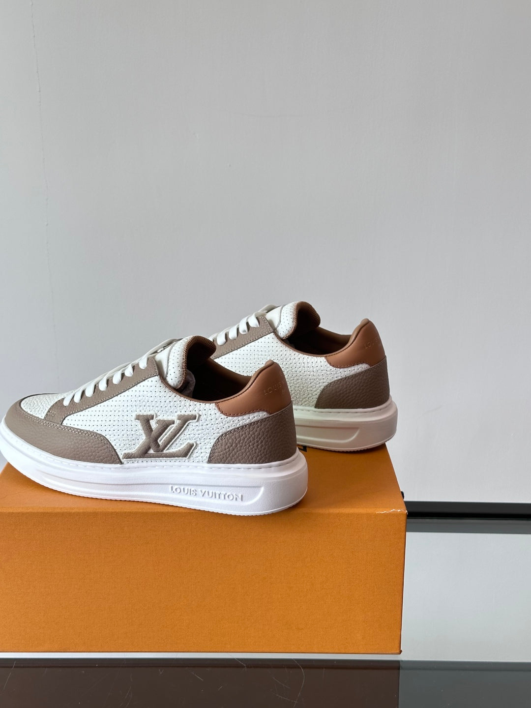 VV  Beverly Hills Breathable Sneaker 1825052107