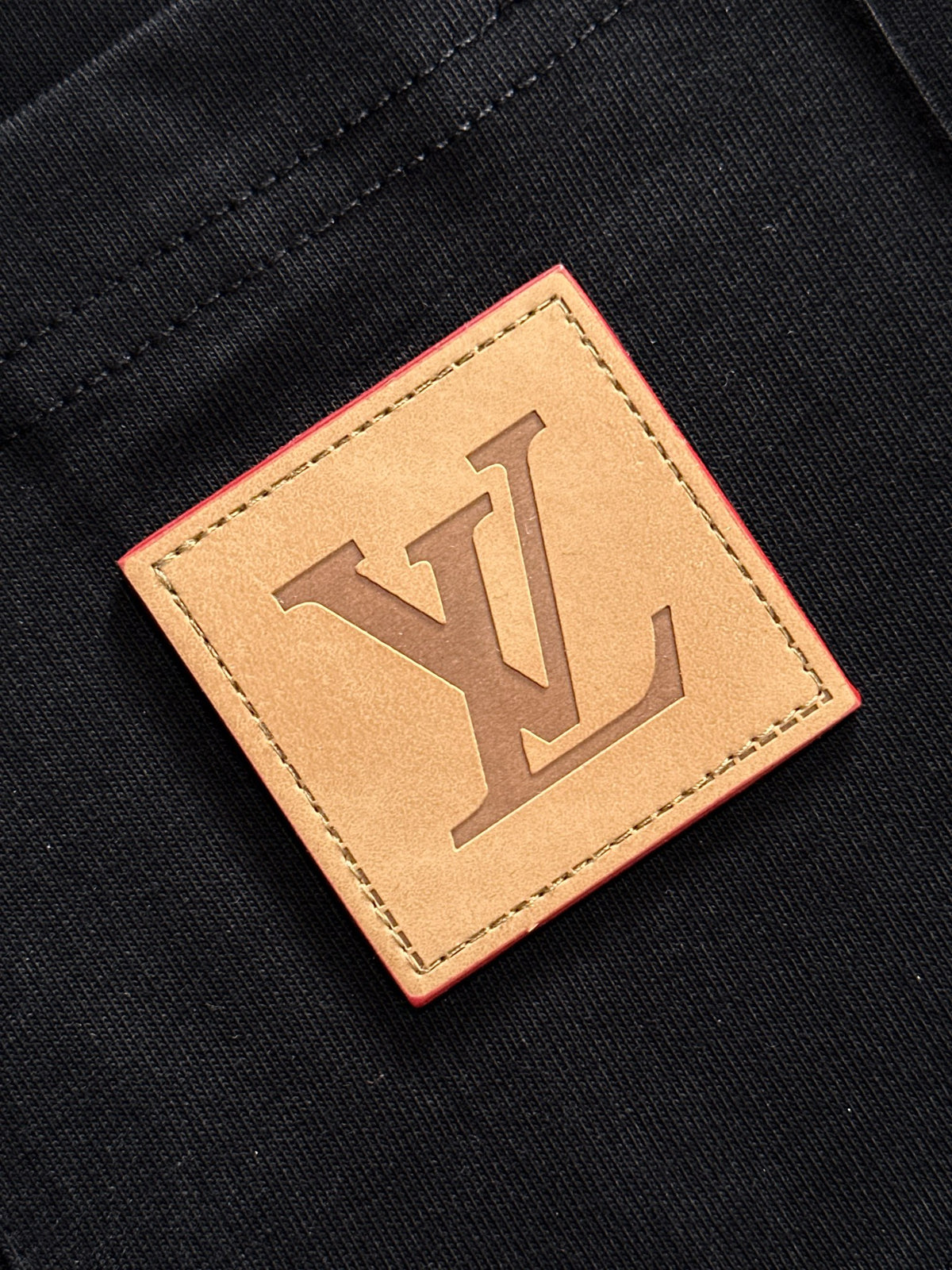 VV T-shirt with lettering on the hem 1825042503