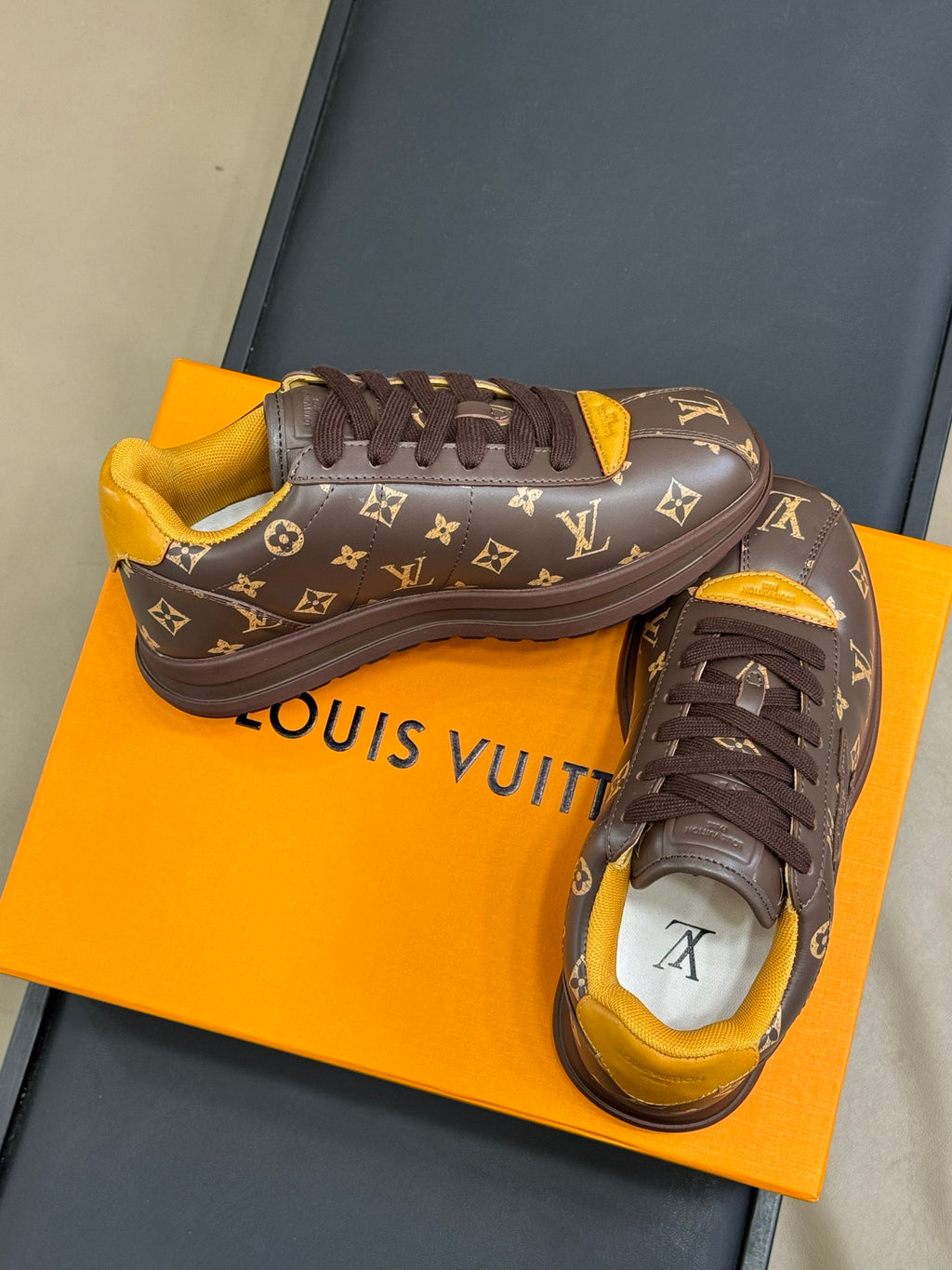 VV Sneaker 1825060605