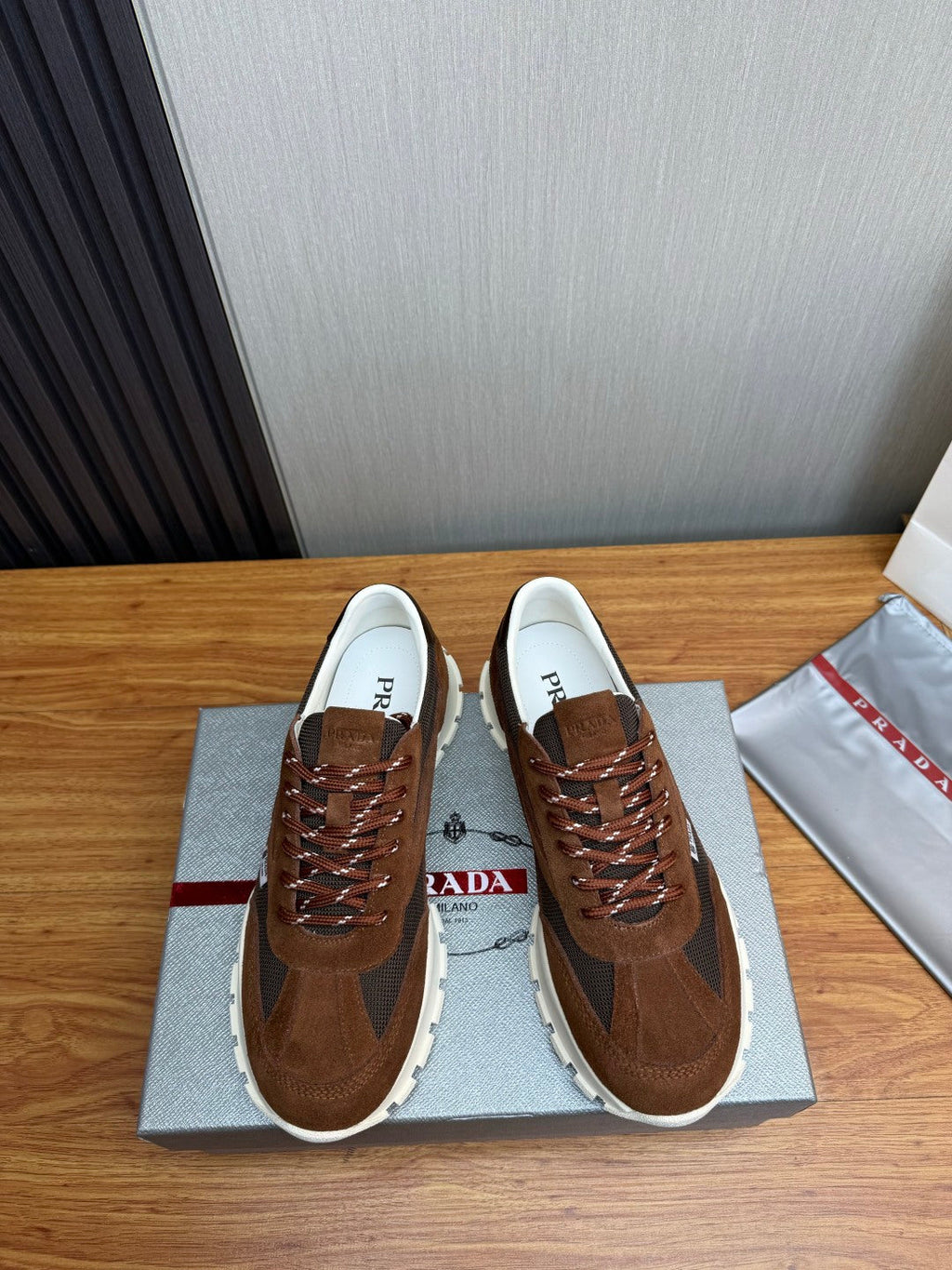 PR sneakers 1826051901