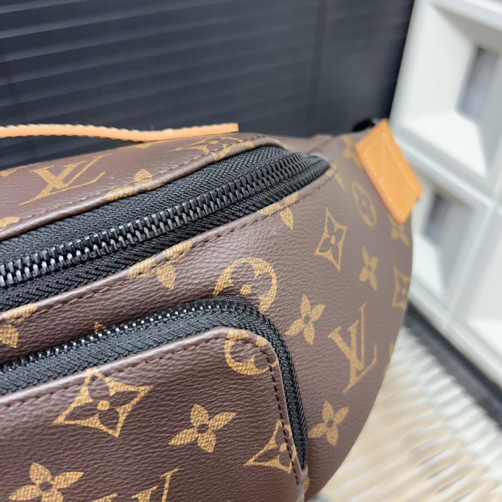 VV Bumbag Crossbody chest bag 1825052311