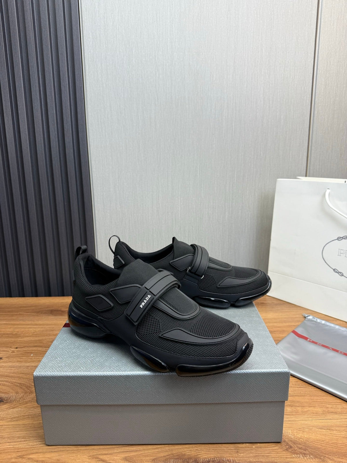 PR sneakers 1826051402