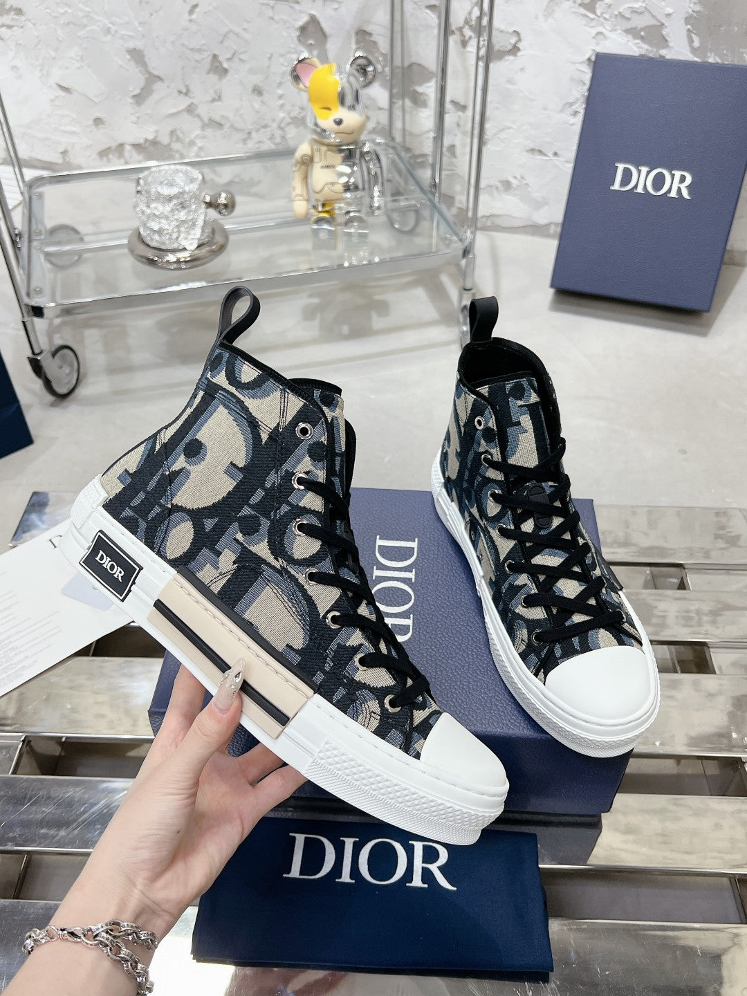 DD B23 High-Top Sneaker 1824120911