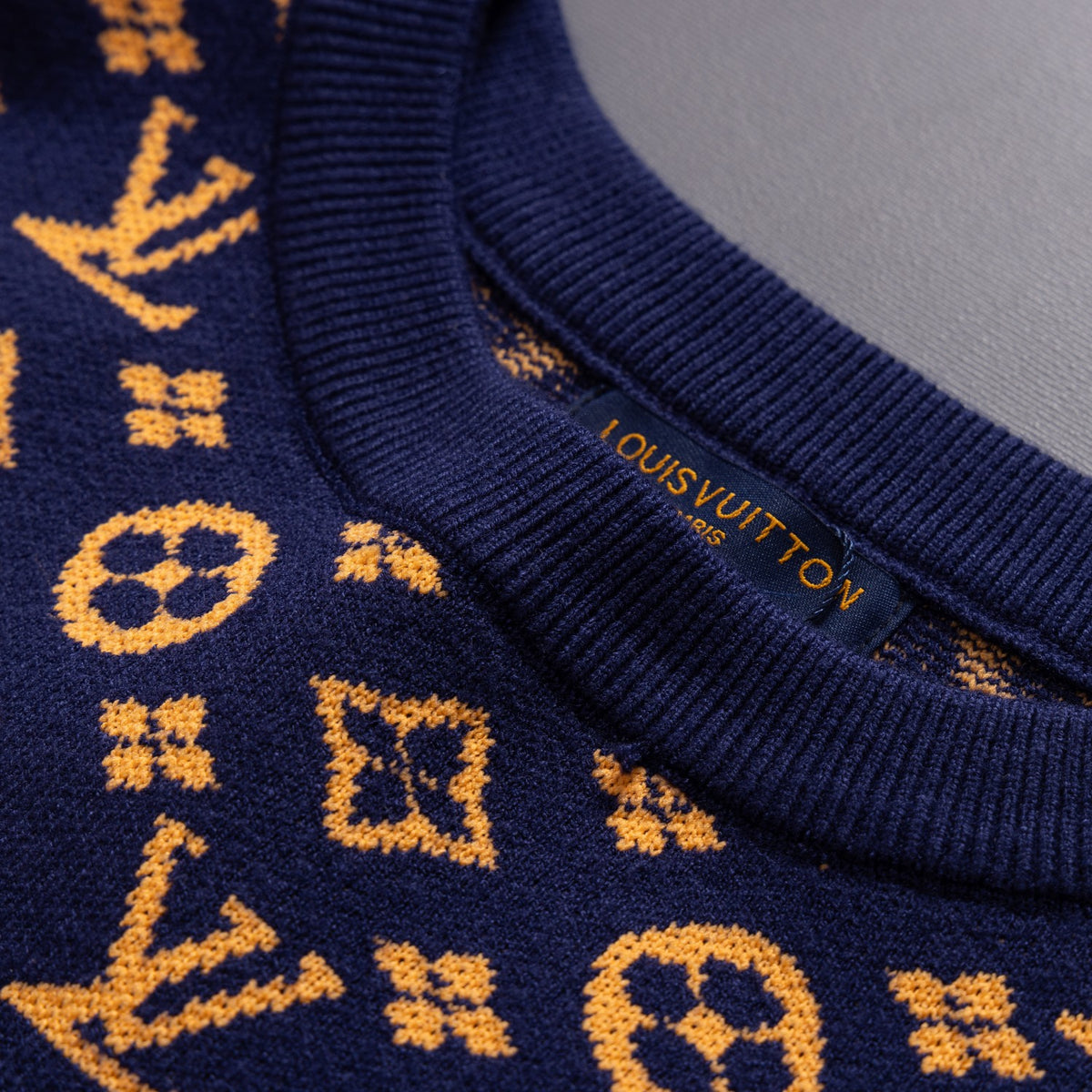 VV Gradient sweater 1824102102