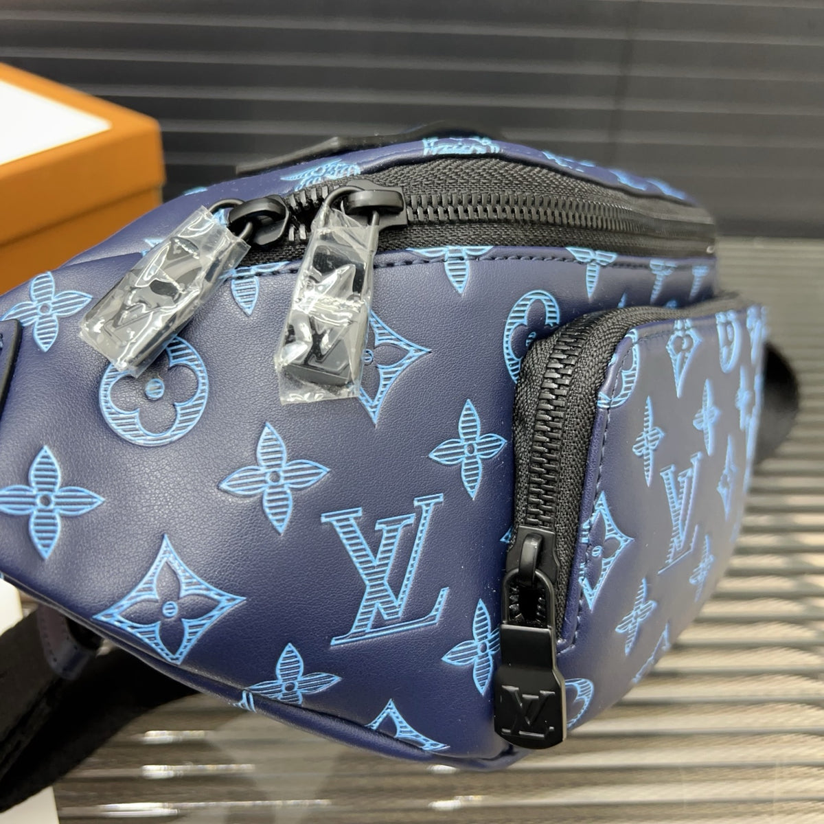 VV Bumbag Crossbody chest bag 1825052311