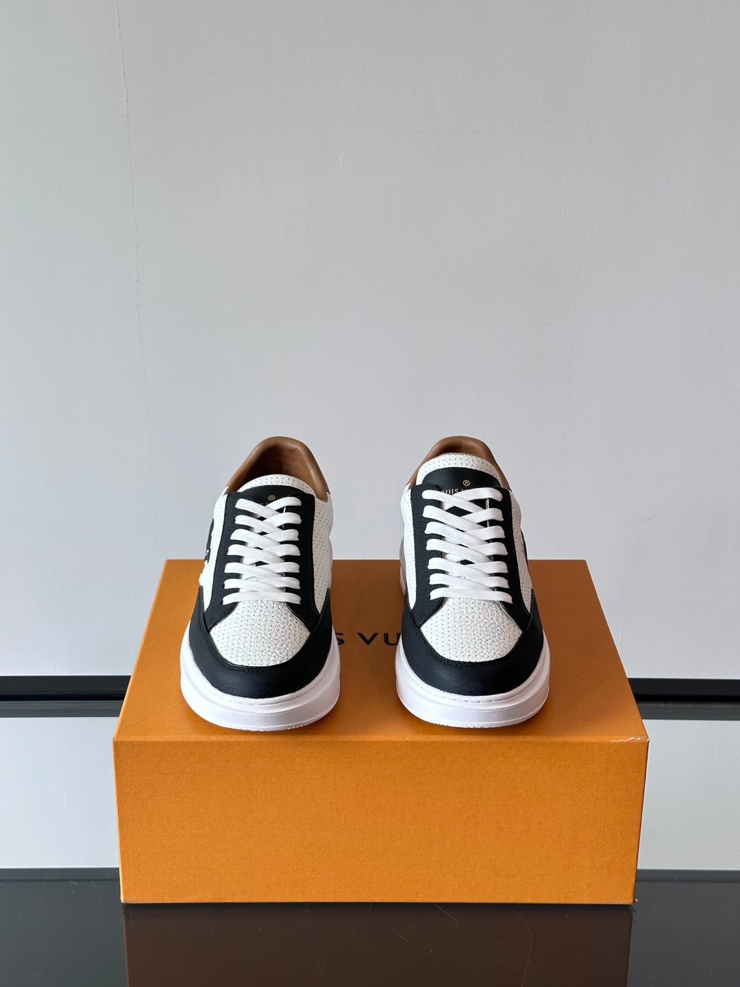VV  Beverly Hills Breathable Sneaker 1825052107