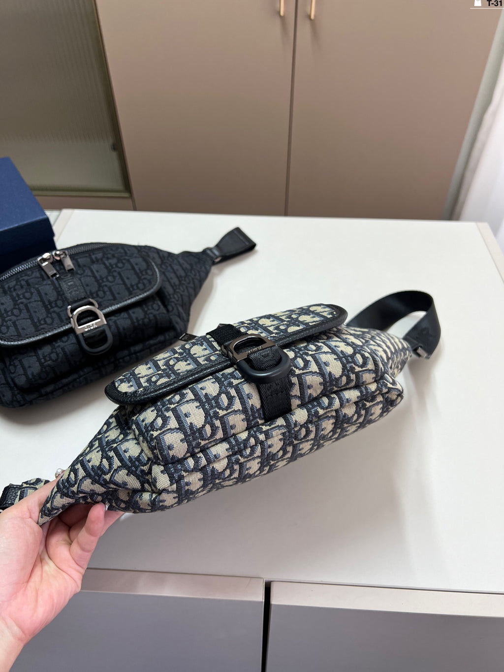 Oblique jacquard DD embroidery knitted waist bag chest bag 1825052323