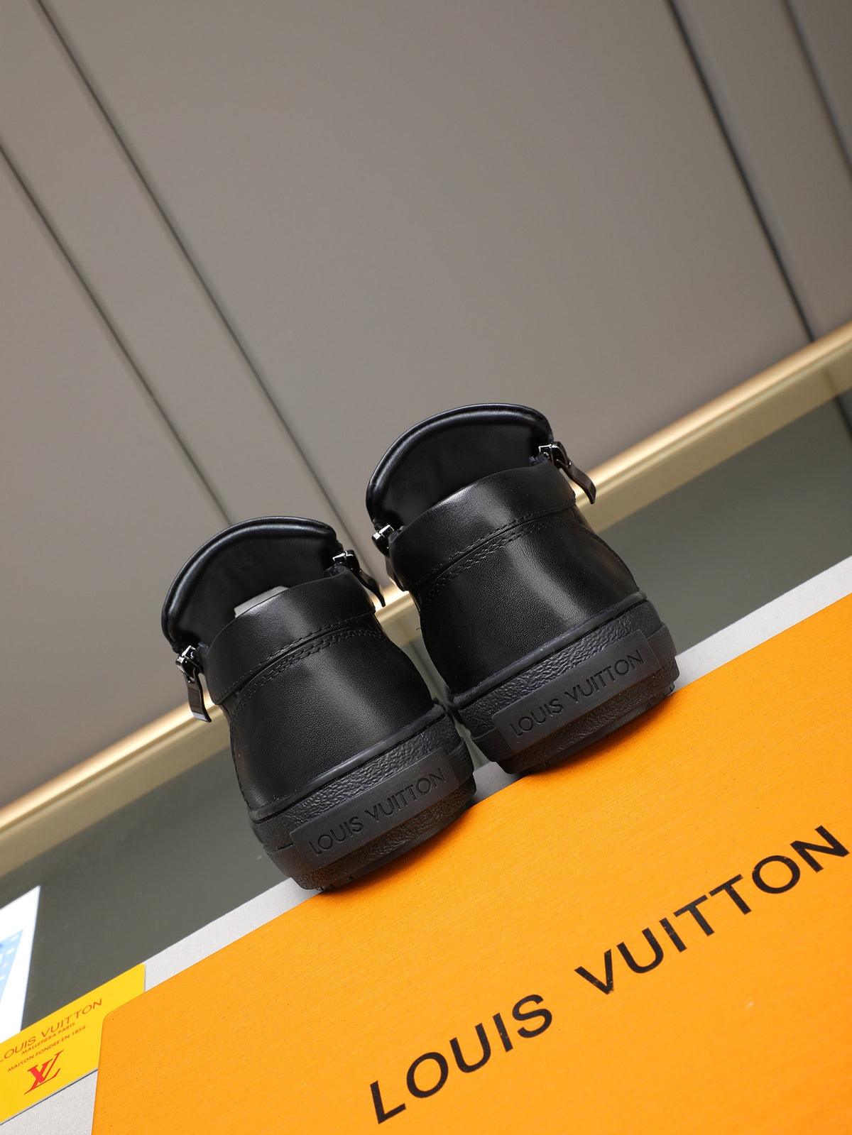 VV Zippered casual sneakers 1825122511